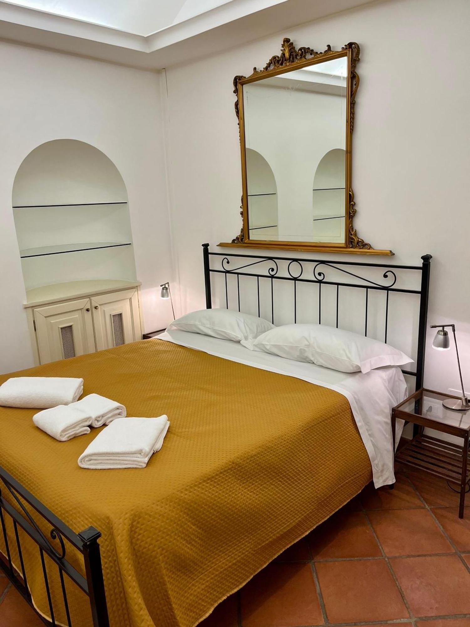 Apartment Le Campanelle - In Santa Chiara Naples