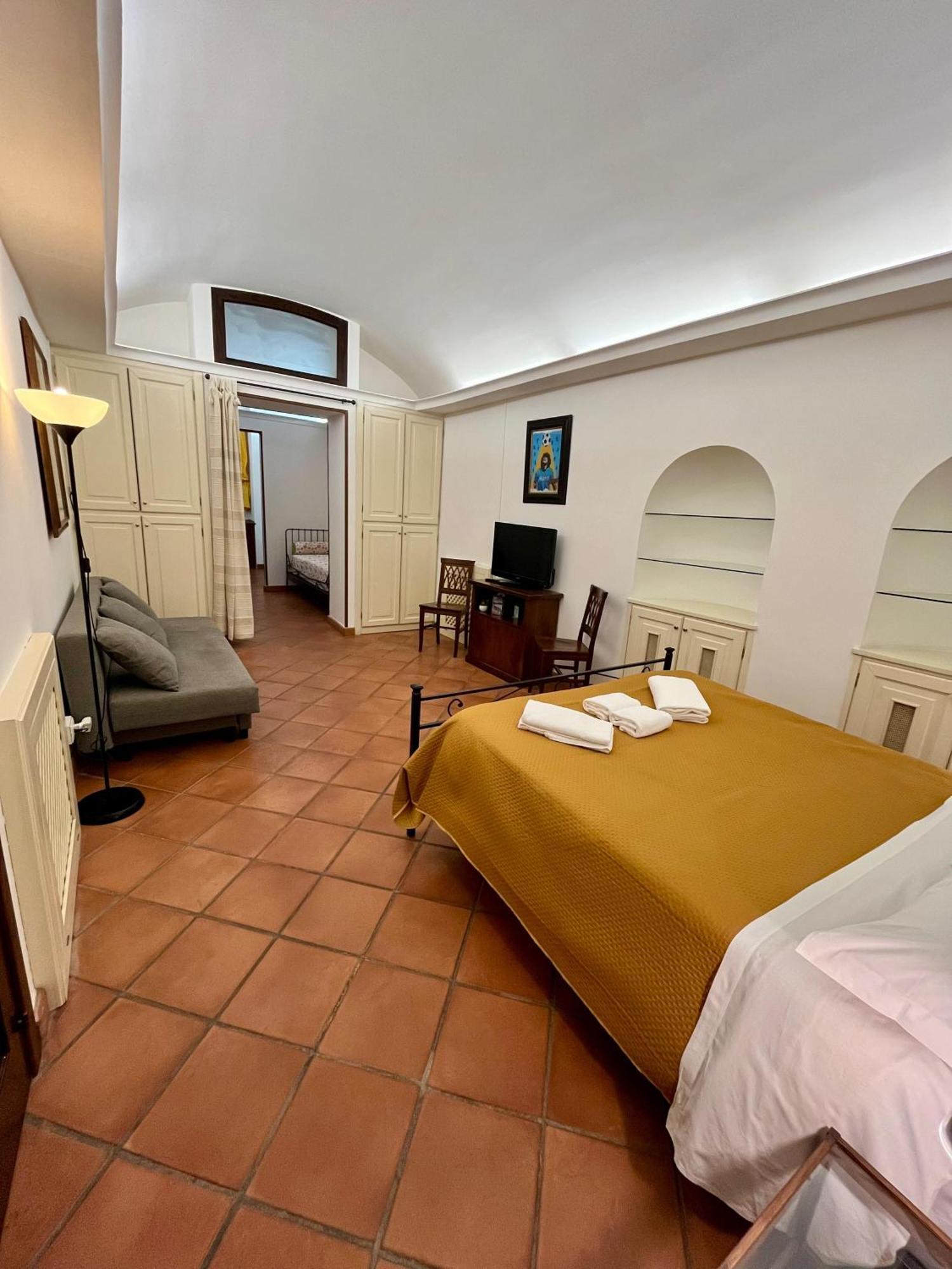 Le Campanelle - In Santa Chiara * Naples